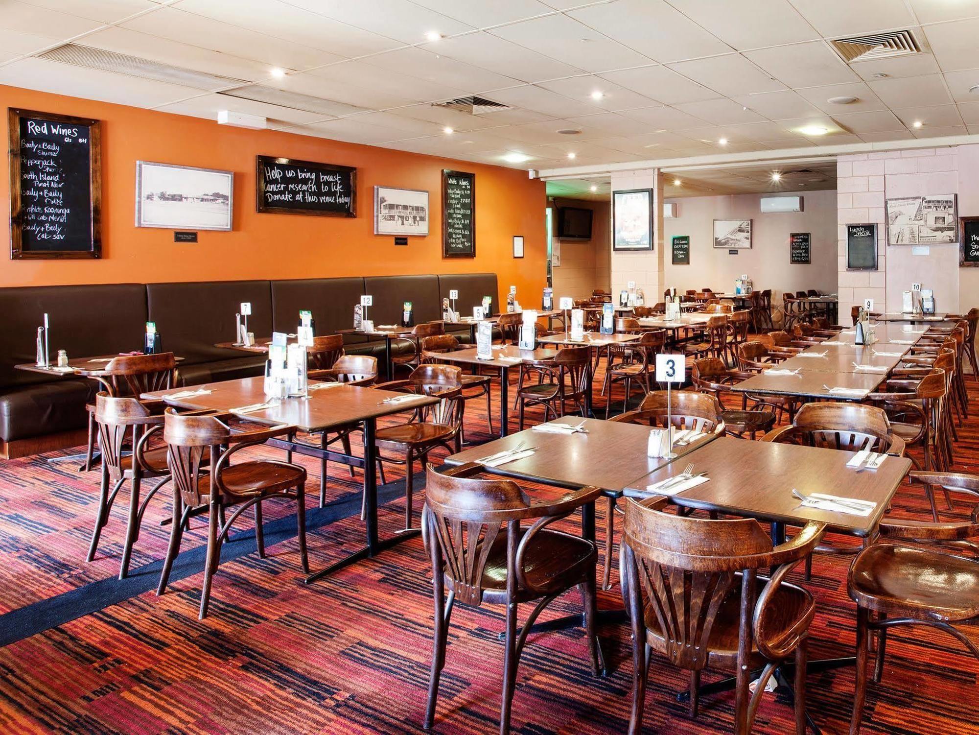 Upper Ross Hotel Townsville Extérieur photo