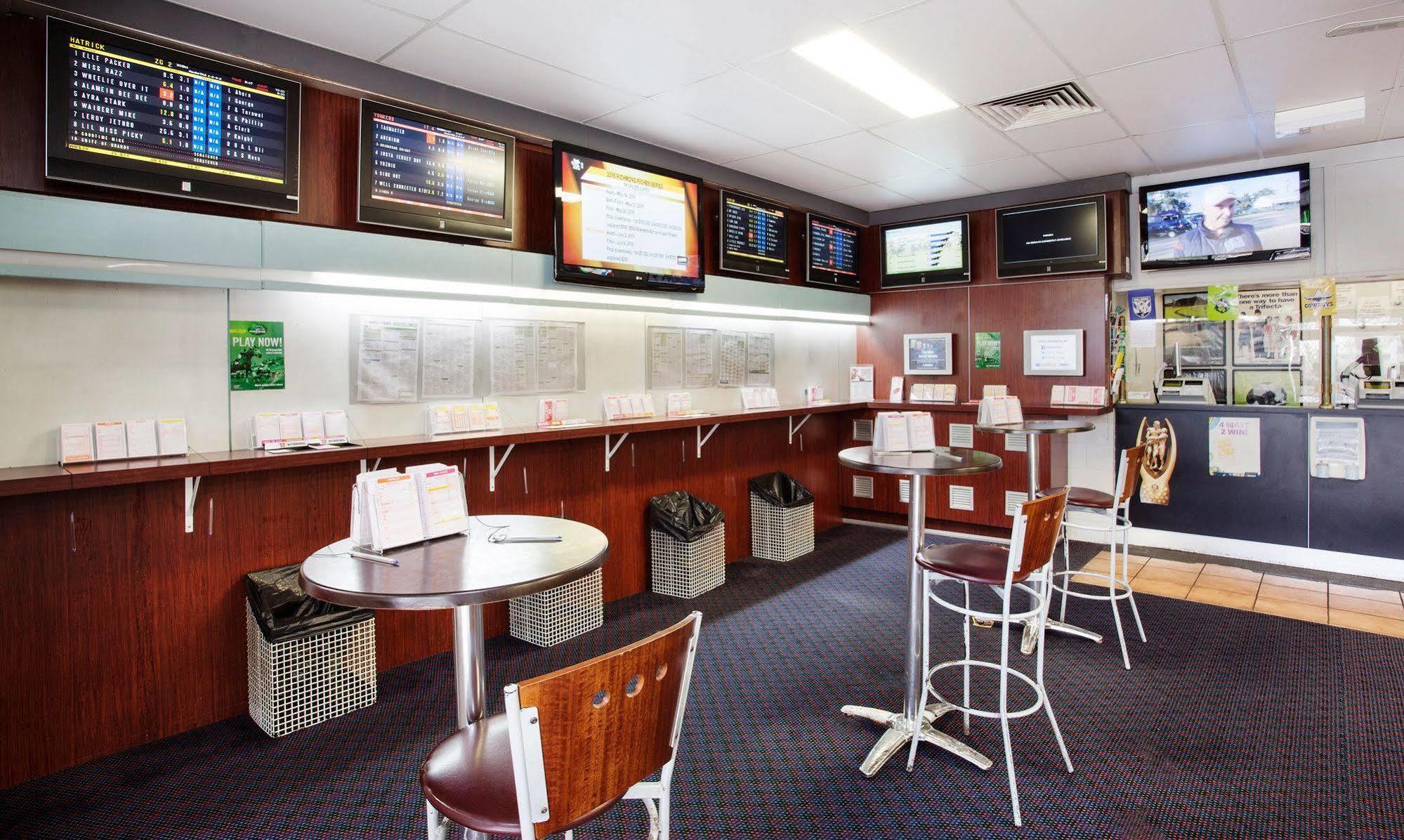 Upper Ross Hotel Townsville Extérieur photo