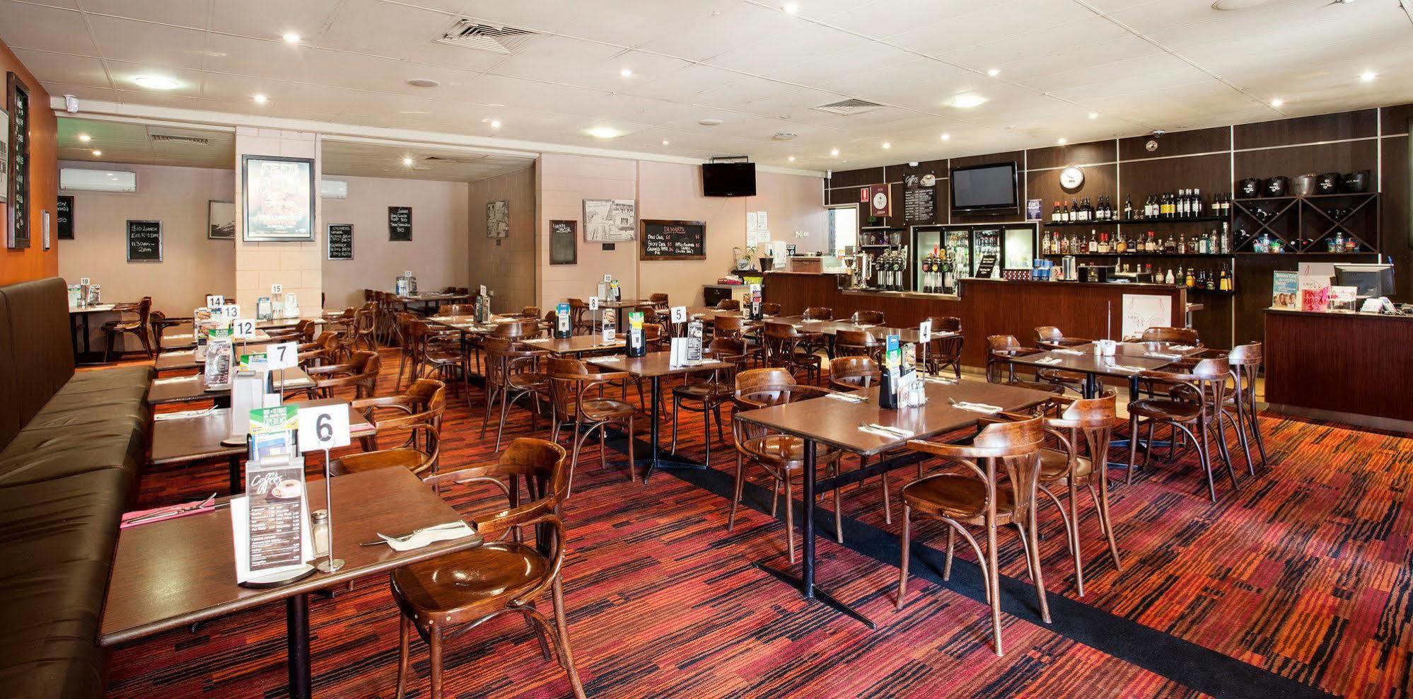 Upper Ross Hotel Townsville Extérieur photo